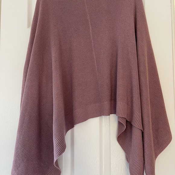Lululemon Poncho Great condition - Picture 2 of 4